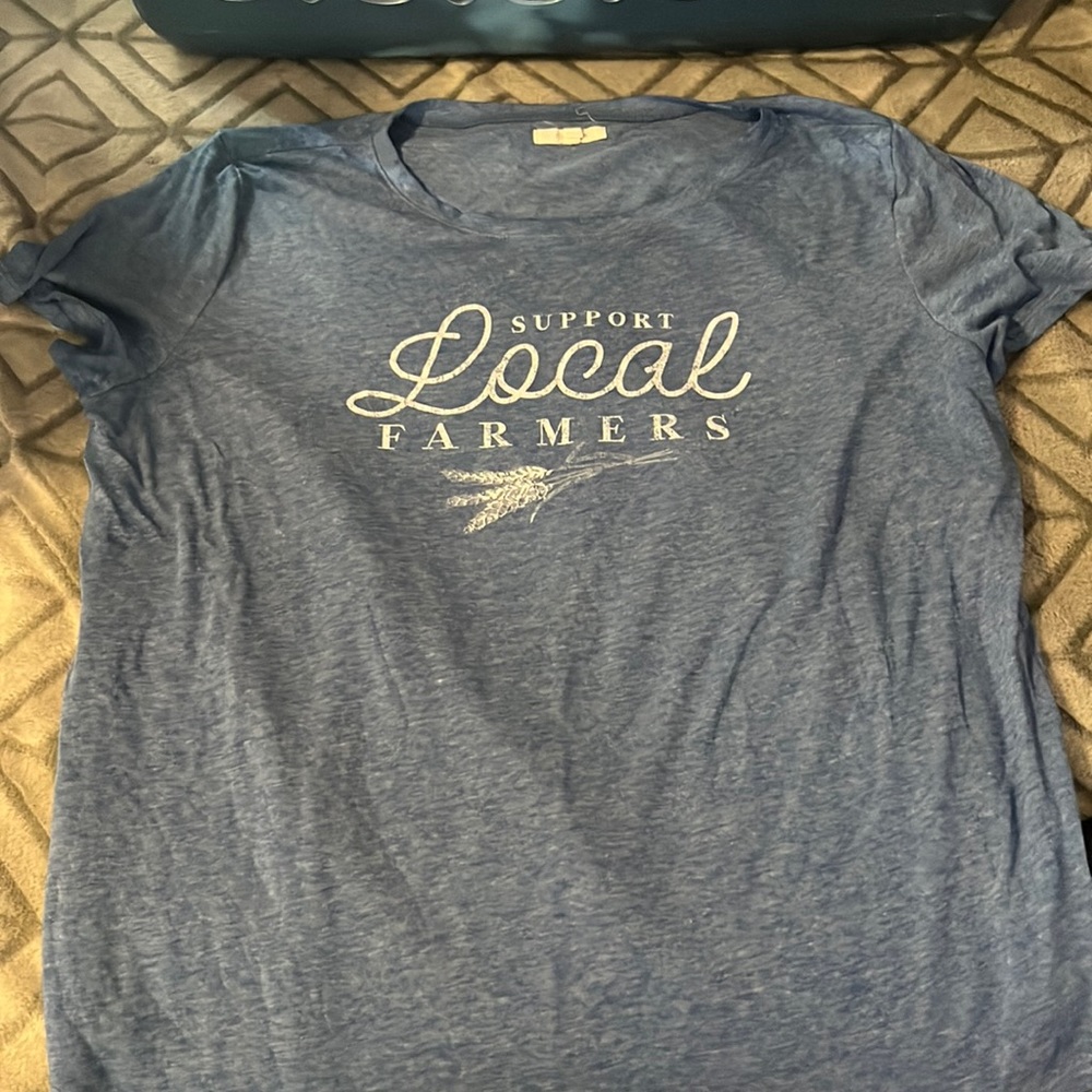 Maurices T-Shirt, Size L.